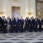 Los líderes de la OTAN posan junto a los Reyes antes de la cena oficial en el Palacio Real