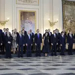 Los líderes de la OTAN posan junto a los Reyes antes de la cena oficial en el Palacio Real