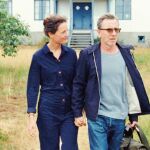 Vicky Krieps y Tim Roth en "La isla de Bergman"