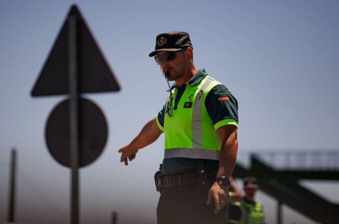 Un agente de la Guarda Civil en las carreteras de la Región