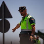 Un agente de la Guarda Civil en las carreteras de la Región