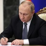 El presidente ruso Vladimir Putin preside el Consejo Estatal en Moscú