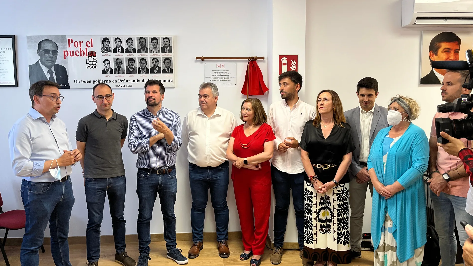 El secretario general del PSOECyL, Luis Tudanca, inaugura la nueva sede del PSOE en Peñaranda de Bracamonte (Salamanca) junto con el secretario de Organizacion del PSOE, Santos Cerdá, entre otros