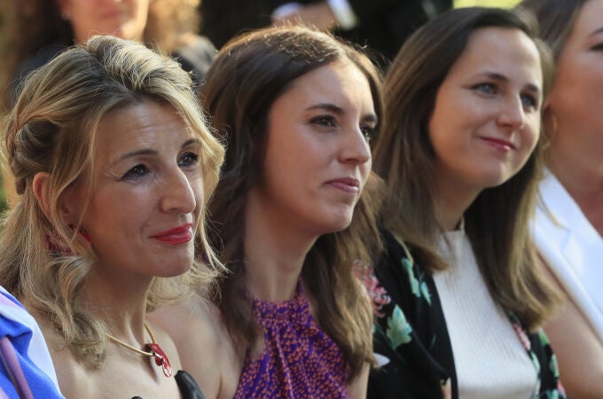 La vicepresidenta segunda y ministra de Trabajo y Economía Social, Yolanda Díaz; la de ministra de Igualdad, Irene Montero, y la de Derechos Sociales y Agenda 2030, Ione Belarra