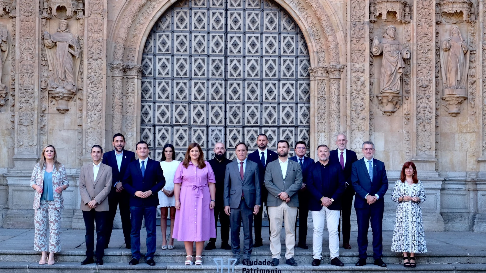 Foto de familia del grupo de Ciudades Patrimonio de la Humanidad de España previa a la reunión de la asamblea del GCPHE