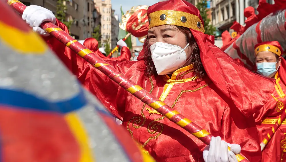 Desfile del Dragón y la Danza del León por las calles de la capital leonesa, organizados por el Instituto Confucio