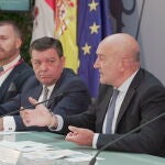 El consejero de la Presidencia, Jesús Julio Carnero, junto al director de los Servicios Jurídicos, Luis Miguel González Gago