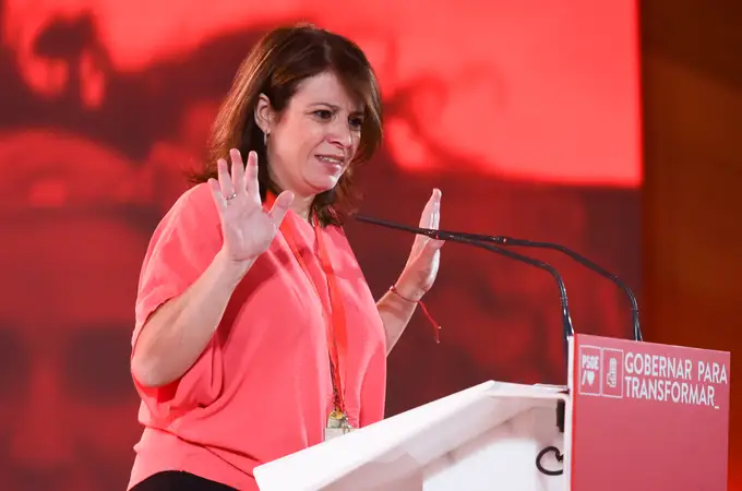 Mujeres del PSOE como Adriana Lastra, Susana Díaz y Rosa Aguilar se plantan y piden expulsar del partido a 
