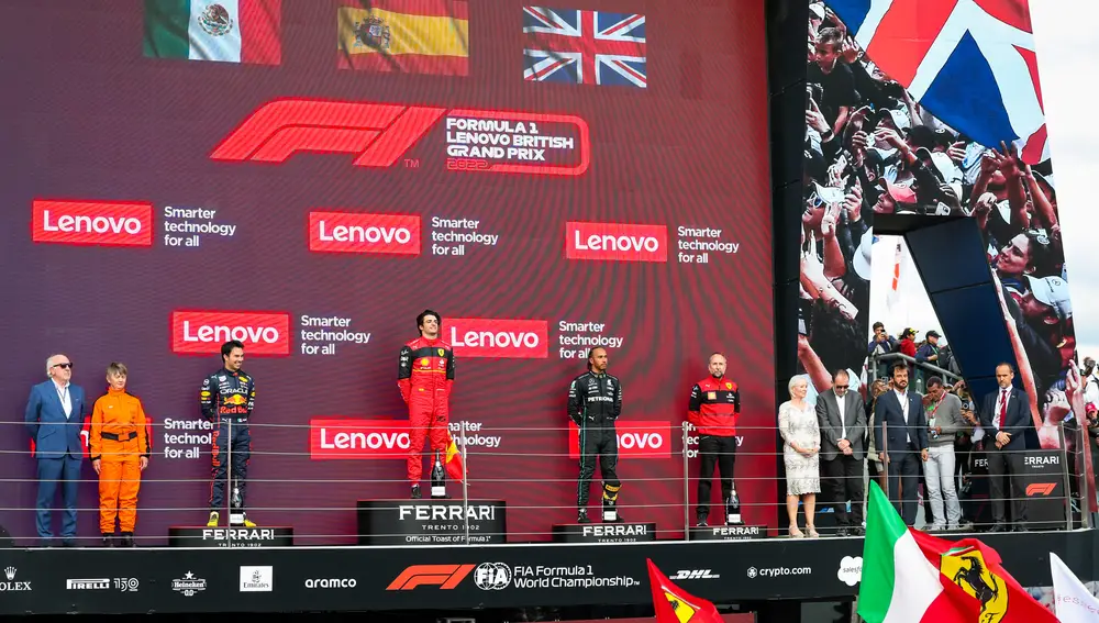Podium: SAINZ Carlos (spa), Scuderia Ferrari F1-75, SAINZ Carlos (spa), Scuderia Ferrari F1-75, HAMILTON Lewis (gbr), Mercedes AMG F1 Team W13, BEN SULAYEM Mohammed (uae), President of the FIA, during the Formula 1 Lenovo British Grand Prix 2022, 10th round of the 2022 FIA Formula One World Championship, on the Silverstone Circuit, from July 1 to 3, 2022 in Silverstone, United Kingdom - Photo Florent Gooden / DPPI AFP7 03/07/2022 ONLY FOR USE IN SPAIN