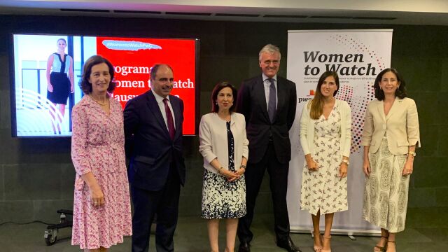 La ministra de Defensa, Margarita Robles, clausuró el programa "Women to Watch" de PwC junto a su presidente, Gonzalo Sánchez