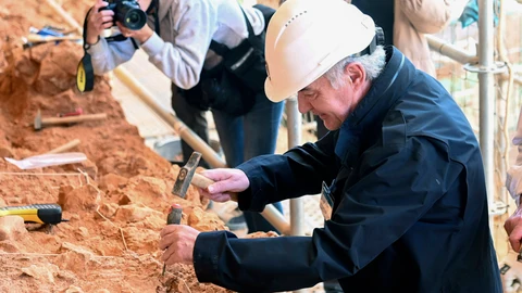 El chef Ferran Adrià ha sido nombrado 'Embajador de la Fundación Atapuerca' en los yacimientos de la sierra,