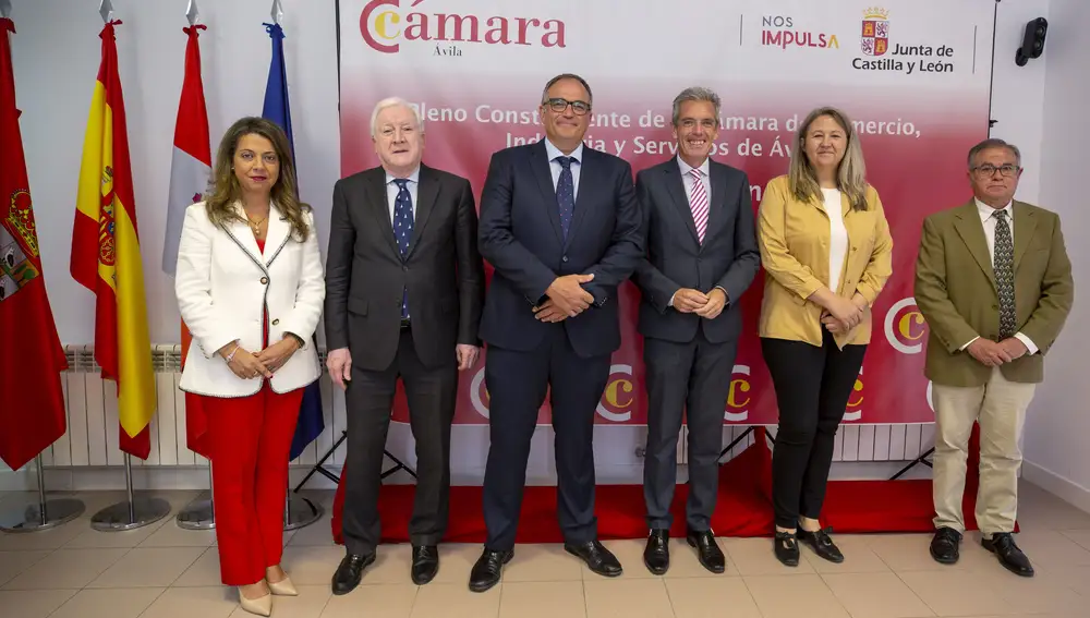 El presidente de la Cámara de Comercio, Industria y Servicios de Ávila, Alberto Pascual Muñoz, junto a Antonio Méndez Pozo