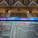 La bolsa española bajó este martes el 2,48 % y perdió el nivel de 8.000 puntos