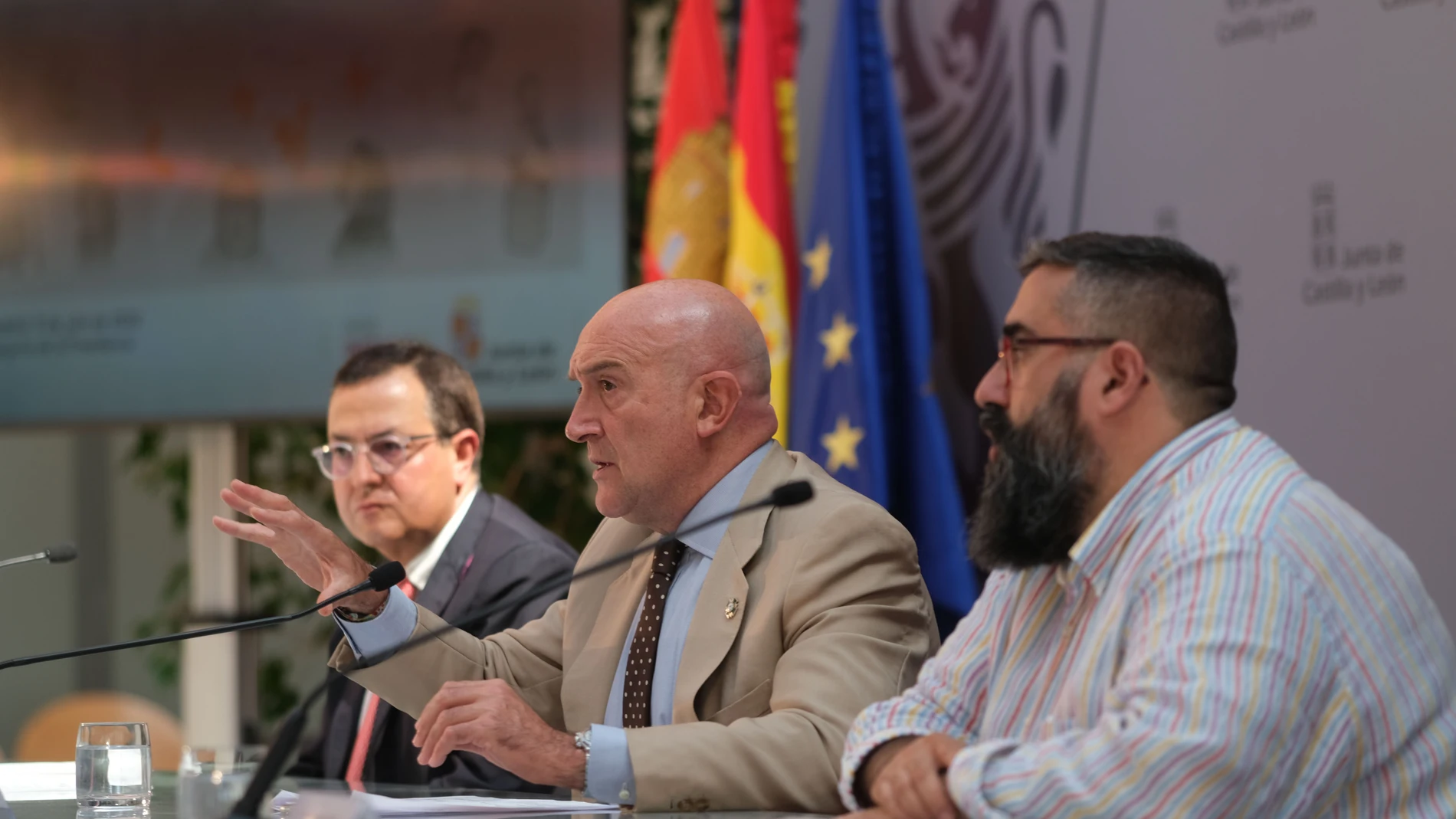 El consejero de la Presidencia, Jesús Julio Carnero, presenta la convocatoria de subvenciones 2022 en materia de Cooperación Internacional para el Desarrollo