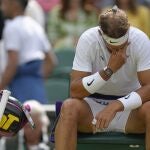 Rafa Nadal está sufriendo en su partido de cuartos de Wimbledon contra Fritz