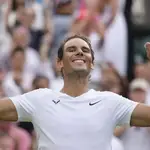 Rafael Nadal celebra su victoria ante Taylor Fritz en Wimbledon