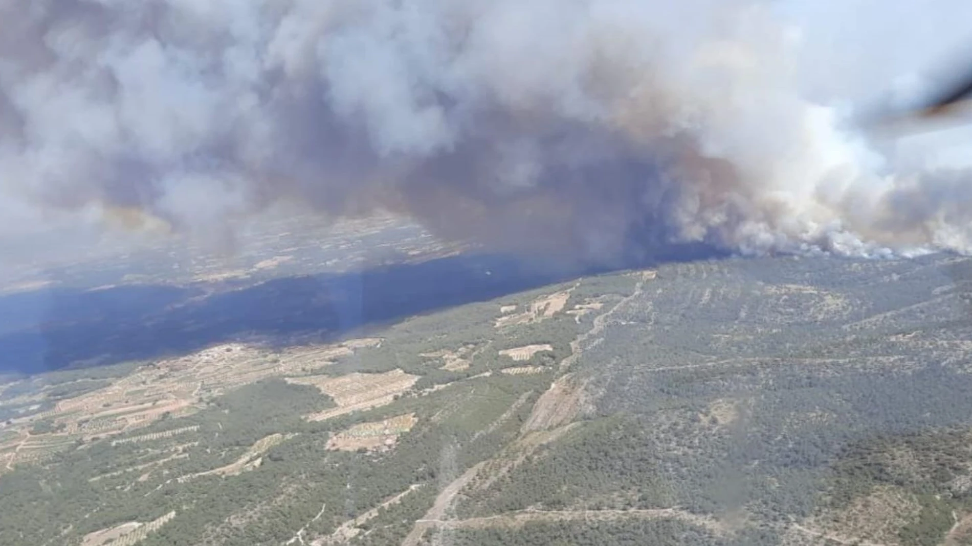 Imagen del incendio forestal de Venta del Moro (Valencia) 112 CV 06/07/2022