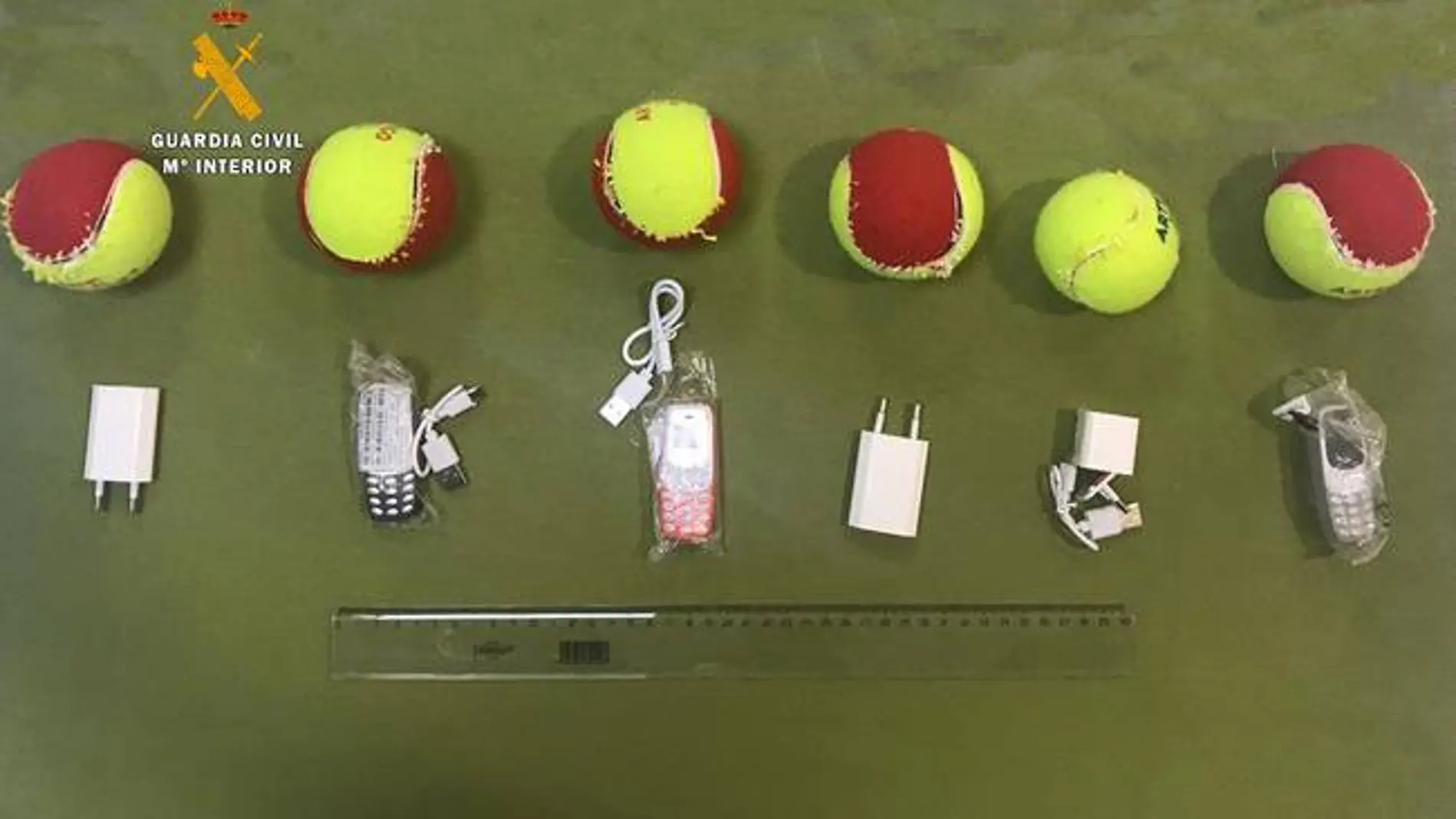 Pelotas encontradas e introducidas en la cárcel palentina de Dueñas