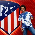 Witsel posa como nuevo jugador del Atlético de Madrid