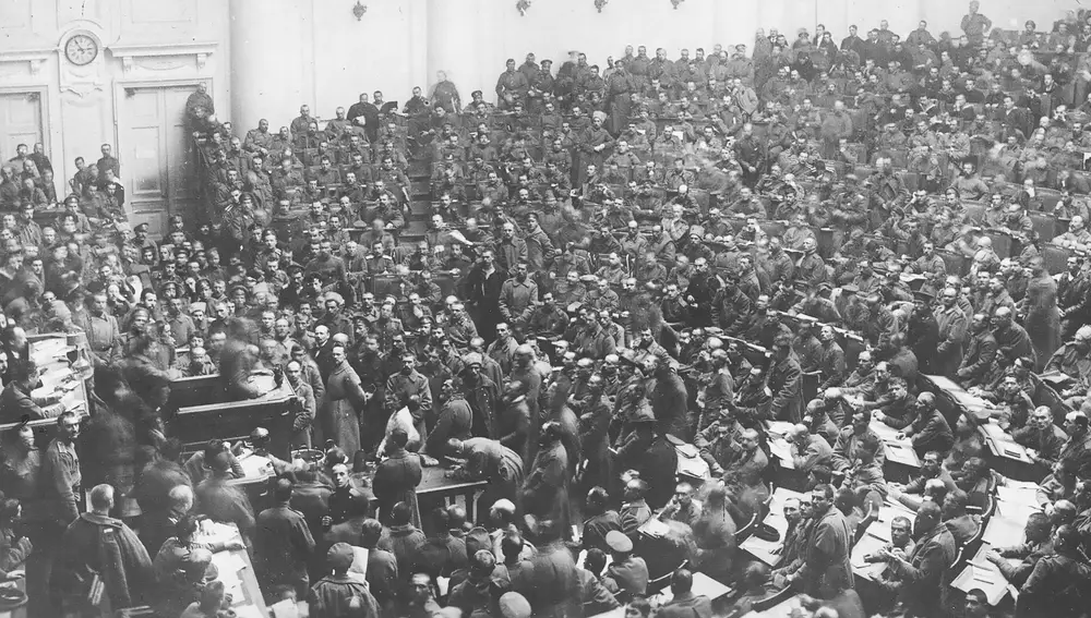 Asamblea del Sóviet de Petrogrado en 1917, en el Palacio Tavrícheski (de la Táuride), del príncipe Potiomkin