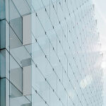 Un edificio con ventanas con células solares semitransparentes de perovskita podría autoabastecerse de energía.