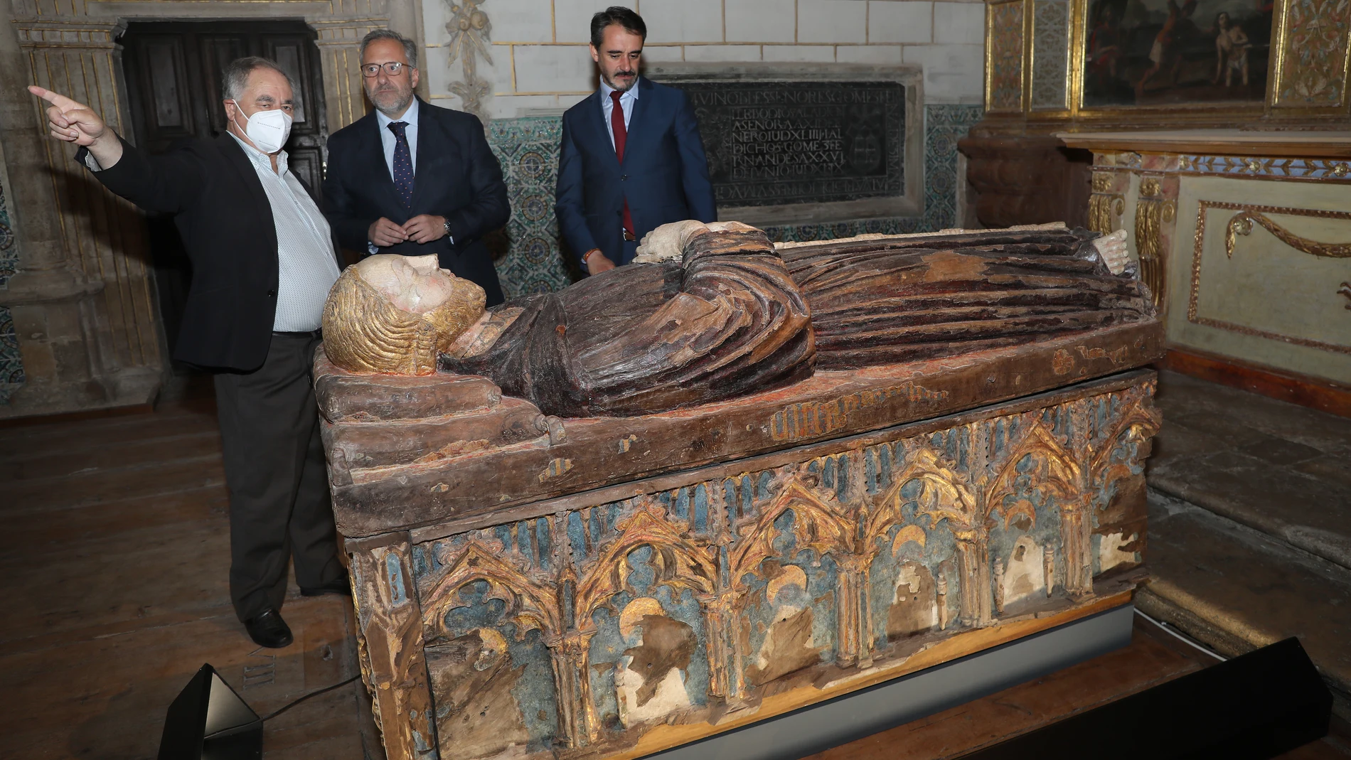 El presidente de las Cortes visita la exposición "Renacer" con motivo del VIII Centenario de la Catedral de Palencia