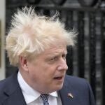 Boris Johnson ante el número 10 de Downing Street, London durante su anuncio de dimisión