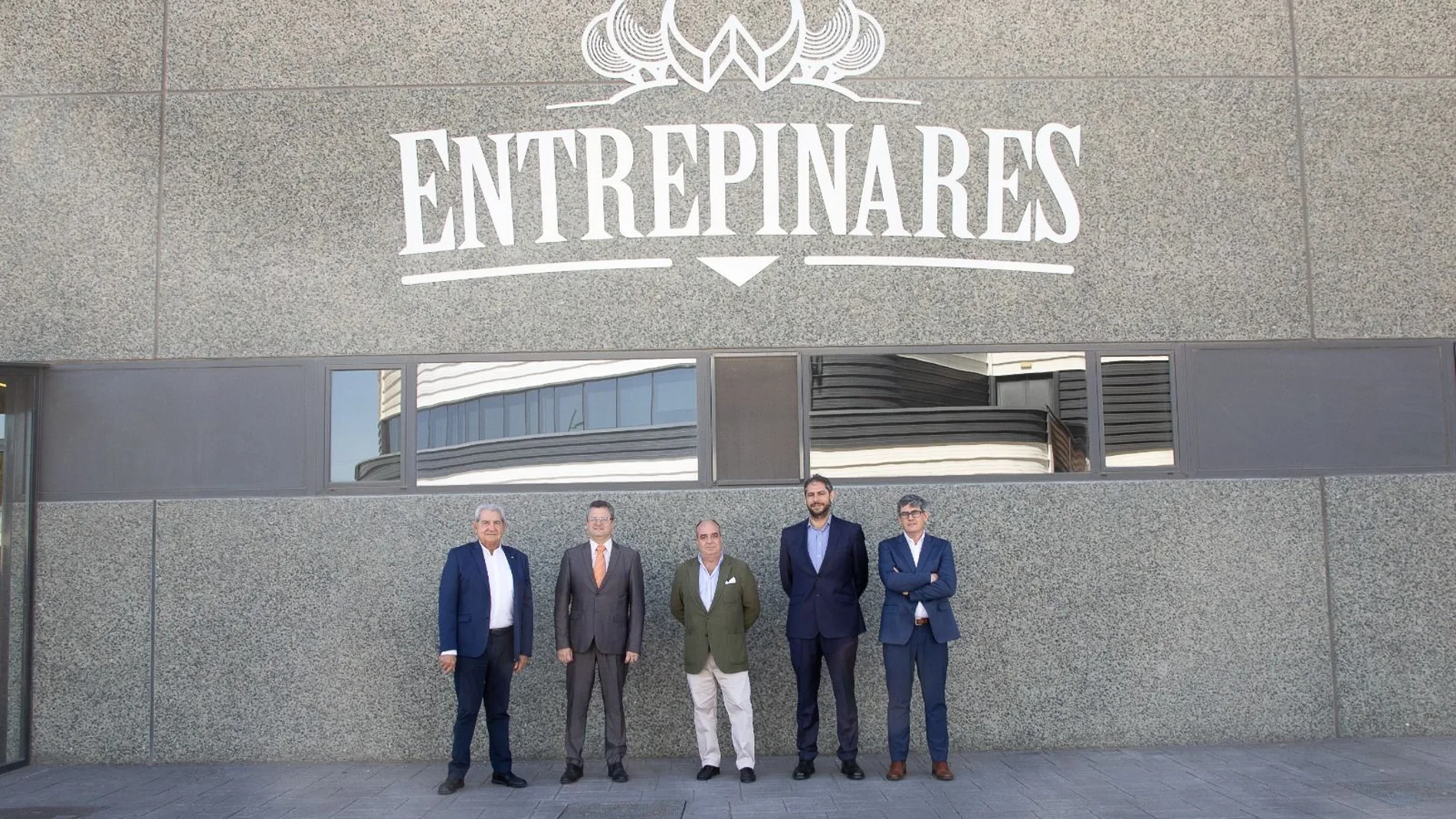 El consejero agrario Gerardo Dueñas visita Queserías Entrepinares