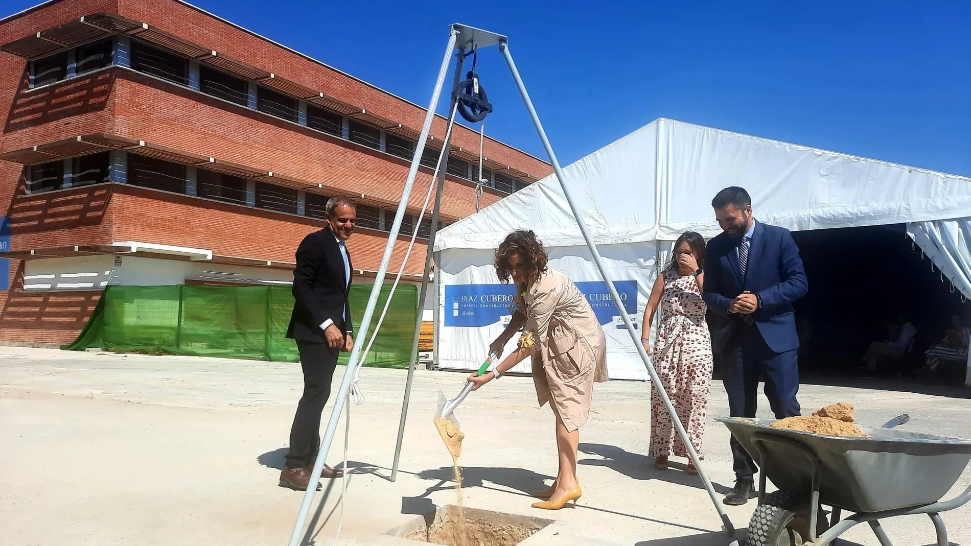 La ministra Montero coloca la primera piedra de la incubadora de economía azul de la Zona Franca de Cádiz