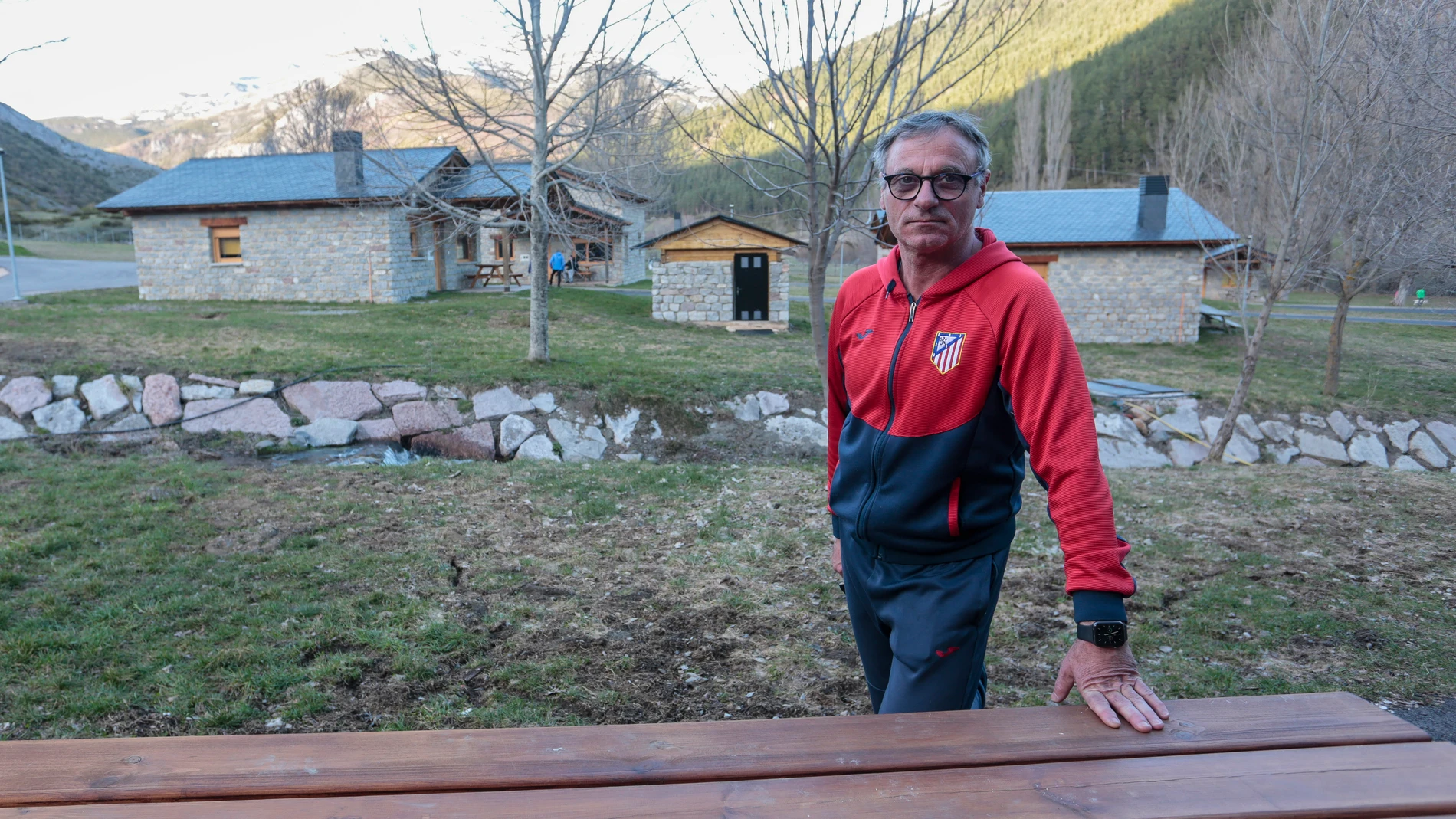 Eusebio del Castillo, propietario de 'Casa de Montaña Alto Curueño', en Lugueros (León)