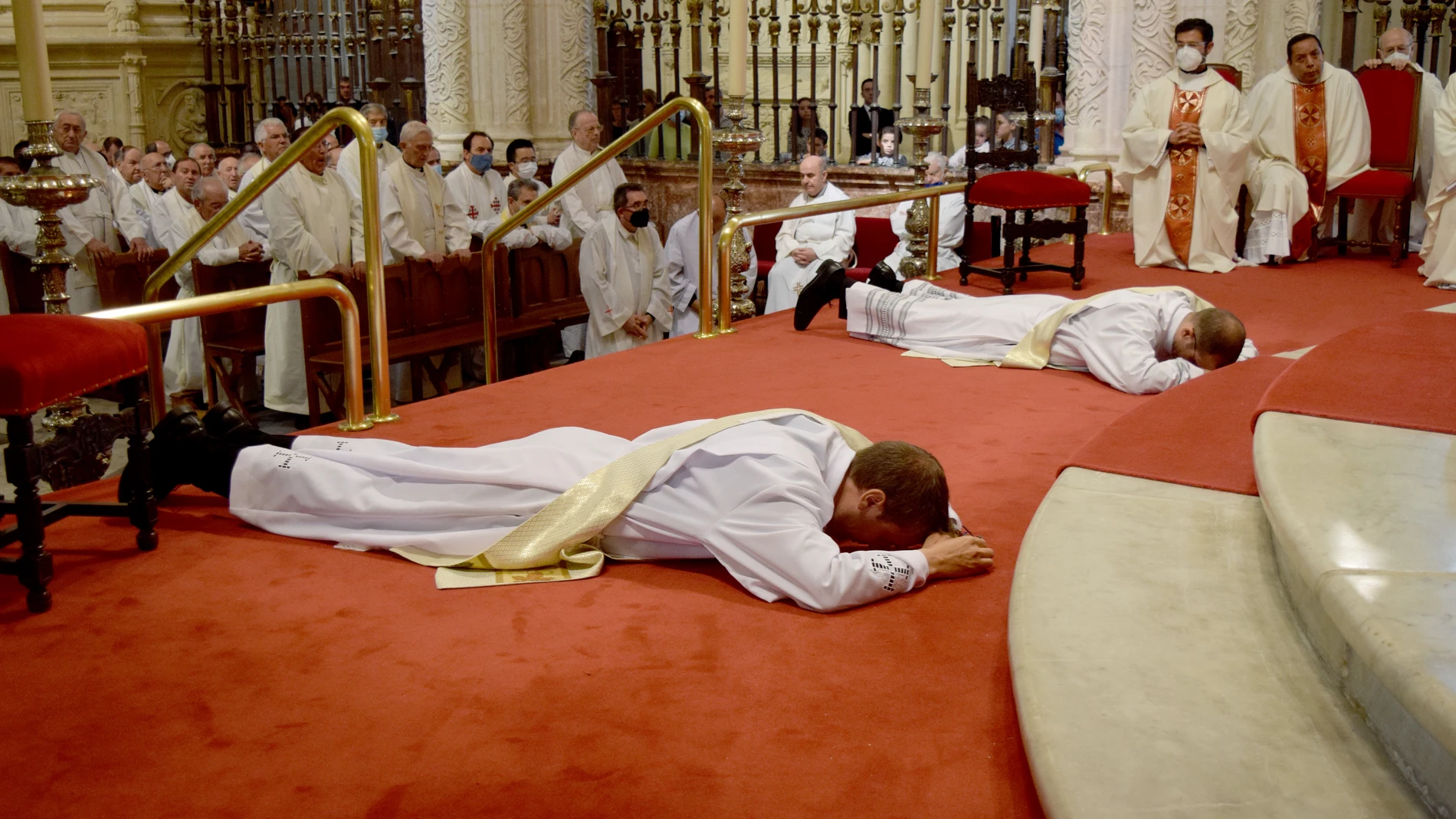 El arzobispo ordena dos nuevos sacerdotes para la archidiócesis de Burgos