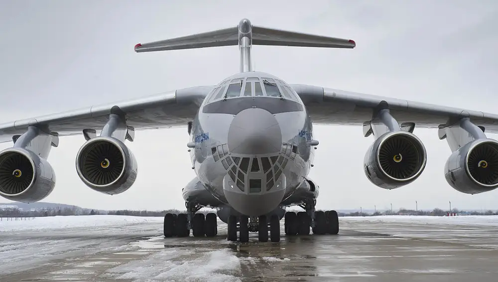 Imágenes del avión de transporte militar ruso Il-76