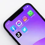 Meta planea cobrar una tarifa mensual por usar Facebook e Instagram, sin anuncios, en Europa