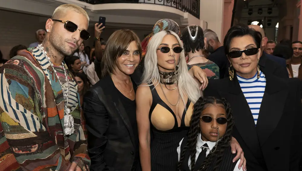 Kim Kardashian, North West , Kris Jenner y Maluma en la Semana de la Moda de París