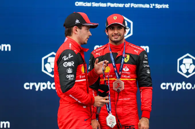 La fea actitud de Leclerc que molesta a Carlos Sainz y va a incendiar Ferrari