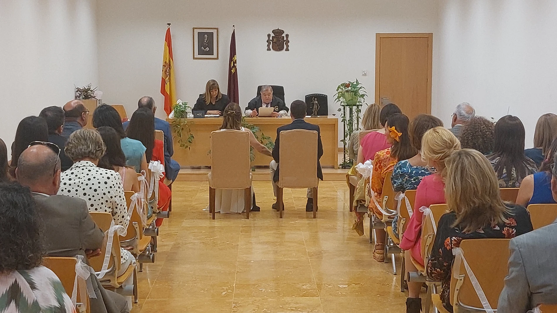 Celebración de un boda civil el pasado mes de mayo en las instalaciones del Registro Civil de Murcia, en la Ciudad de la Justicia.
