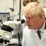 El primer ministro británico, Boris Johnson, visita el buque insignia nacional de investigación biomédica, el Instituto Francis Crick