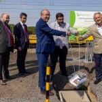 El viceconsejero de Medio Ambiente y Ordenación del Territorio, Rubén Rodríguez, asiste al acto de colocación de la primera piedra de la Red de energía térmica renovable para Ávila, organizado por Ferrovial y DH Ecoenergías. En el acto estubo acompañado por el alcalde de Ávila, Jesús Manuel Sánchez Cabrera y representantes de Ferrovial y DH Ecoenergías