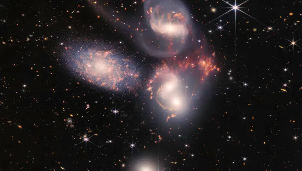 Las cinco galaxias que forman el Quinteto de Stephan.
