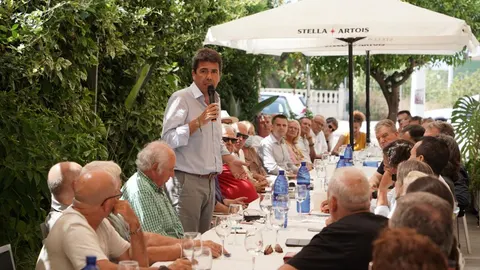 Carlos Mazón se ha reunido con alcaldes y concejales del PP de municipios costeros