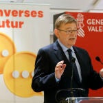 El presidente de la Generalitat, Ximo Puig, participa en el coloquio "Converses de futur"