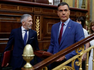 El presidente del Gobierno, Pedro Sánchez, junto al ministro del Interior, Fernando Grande-Marlaska