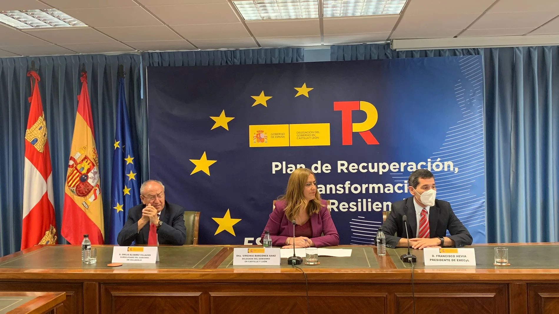 Virginia Barcones y Paco Hevia durante la jornada celebrada en la Delegación del Gobierno
