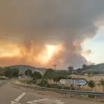Vista del incendio en la localidad salmantina de Candelario
