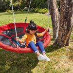 Columpio para instalar en un jardín, un patio o una terraza. Para niños y mayores. Resistente.