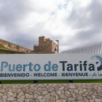 El puerto de Tarifa vuelve a estar operativo a pesar de que sigue soplando el levante