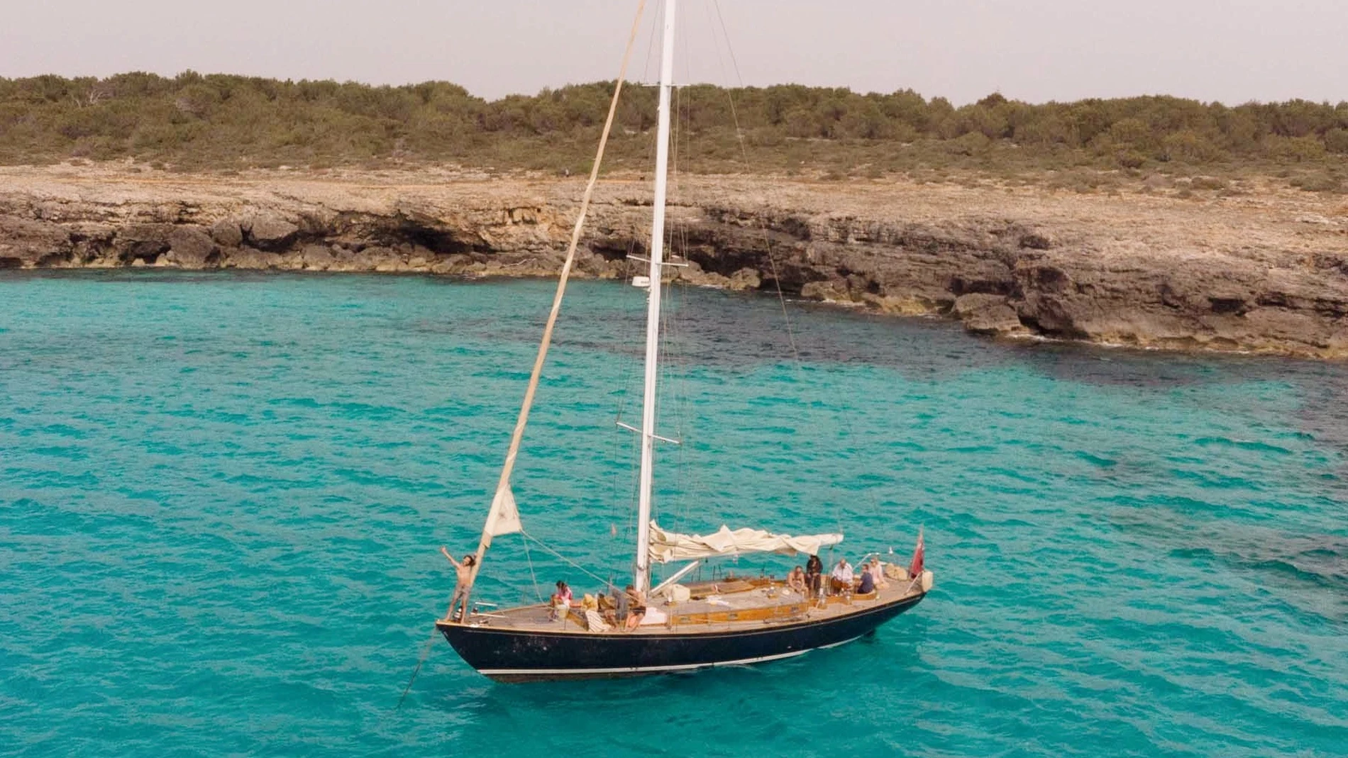 Excursión en barco desde Relais & Chateaux Faustino Gran, por las islas de Menorca