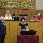 La diputada de Adelante Andalucía Teresa Rodríguez promete acatar la Constitución y el Estatuto en la sesión constitutiva de la XII Legislatura del Parlamento andaluz. JOAQUÍN CORCHERO (EUROPA PRESS)