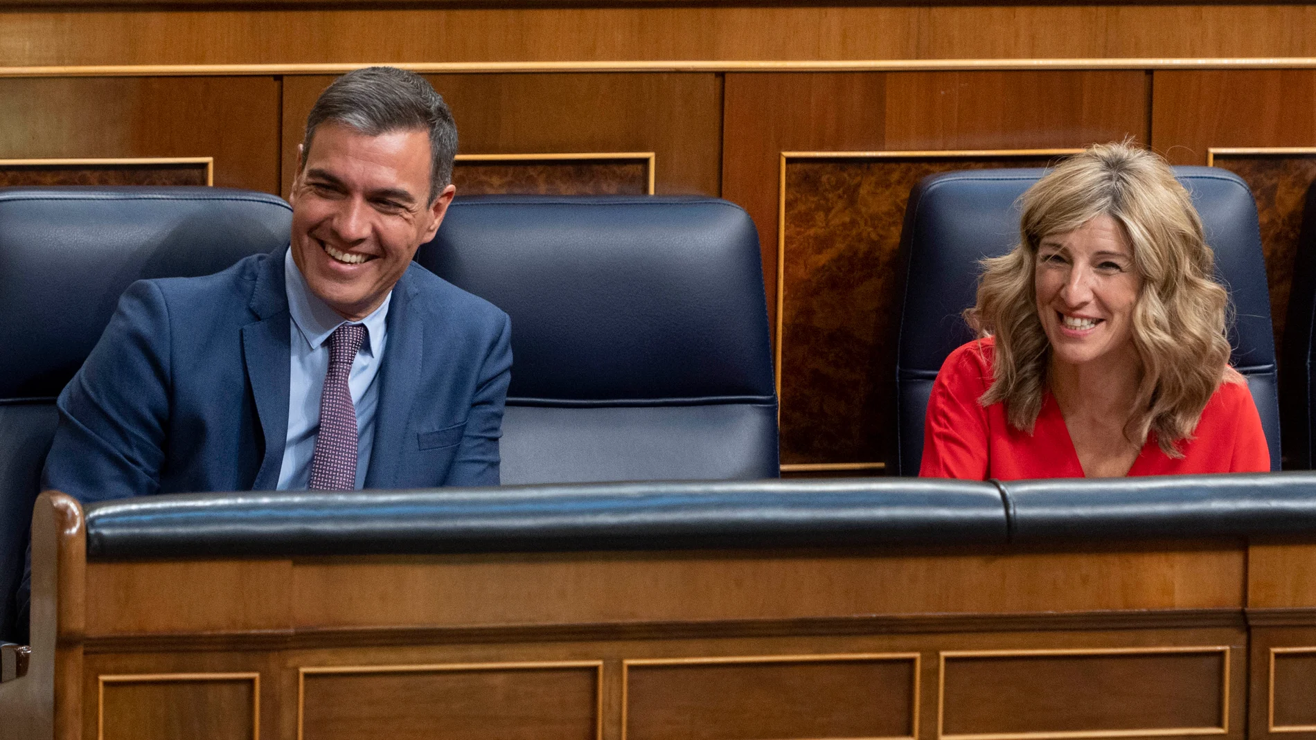 El presidente del Gobierno, Pedro Sánchez, junto a la vicepresidenta segunda y ministra de Trabajo y Economía Social, Yolanda Díaz