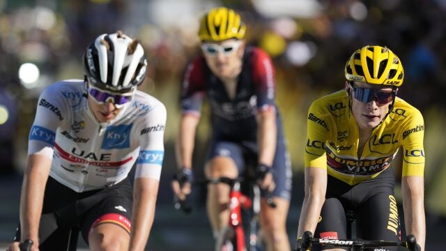 Pogacar, Vingegaard y Geraint Thomas llegaron juntos a la cima del Alpe d'Huez